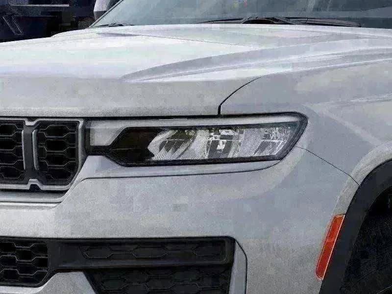 New 2026 Silver Zynith Exterior Paint Jeep Altitude image 97