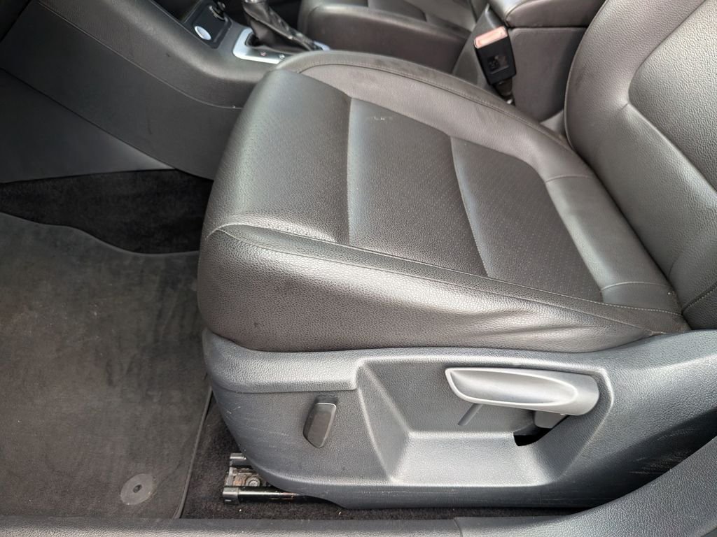 Used 2015 Silver Volkswagen SEL image 13