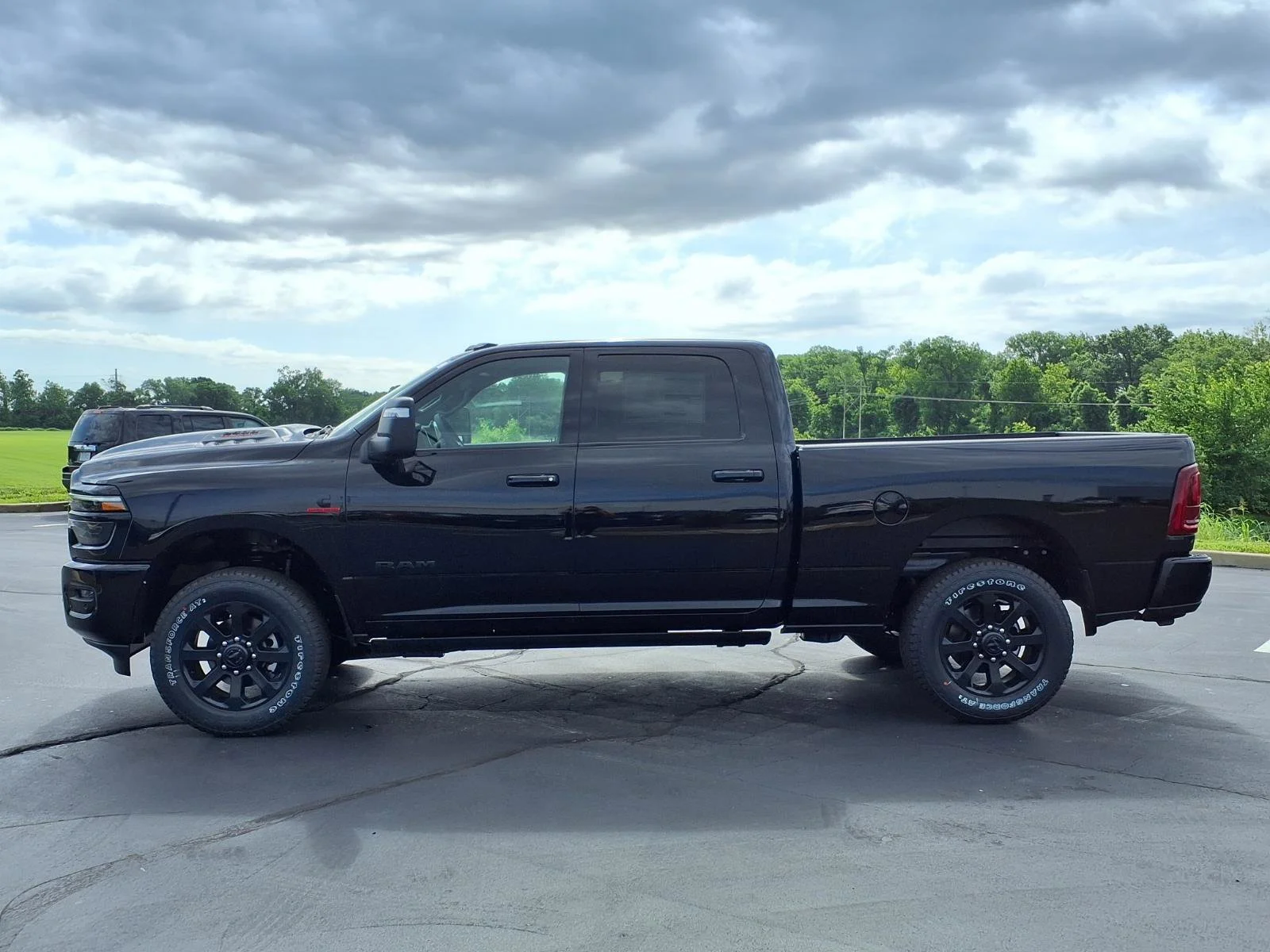 New 2026 Diamond Black Crystal Pearl-Coat Exterior Paint RAM Laramie image 19
