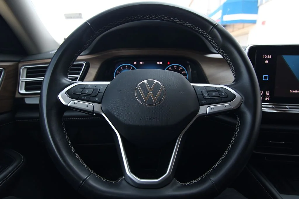 Used 2025  Volkswagen 2.0T SE image 19