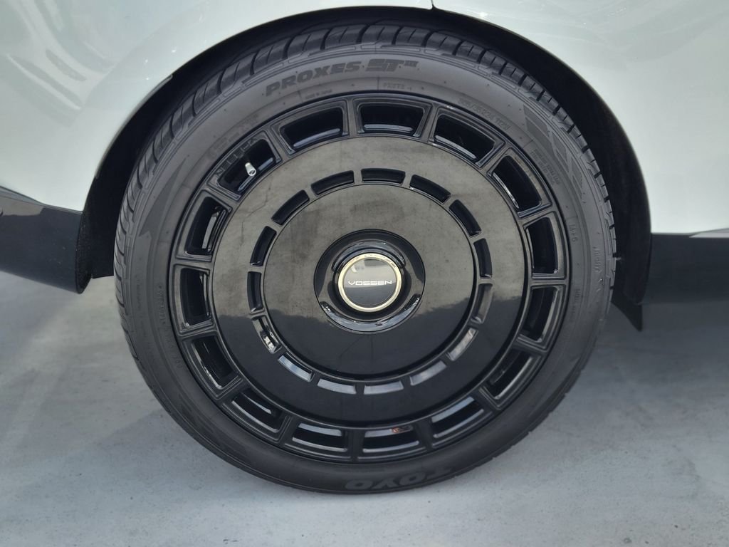 Used 2026 White Land Rover SE image 7