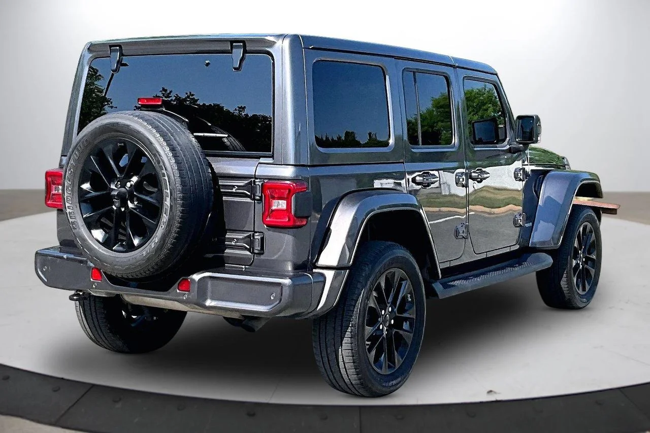 Used 2021 Silver Jeep Sahara High Altitude image 9