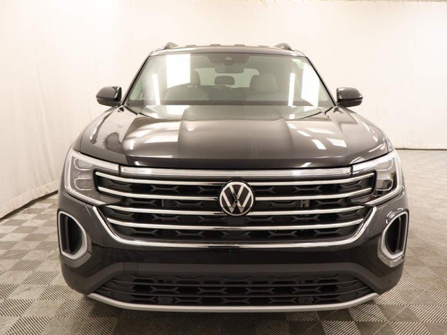 New 2026 Deep Black Pearl Volkswagen 2.0T SE W/TECHNOLOGY image 4
