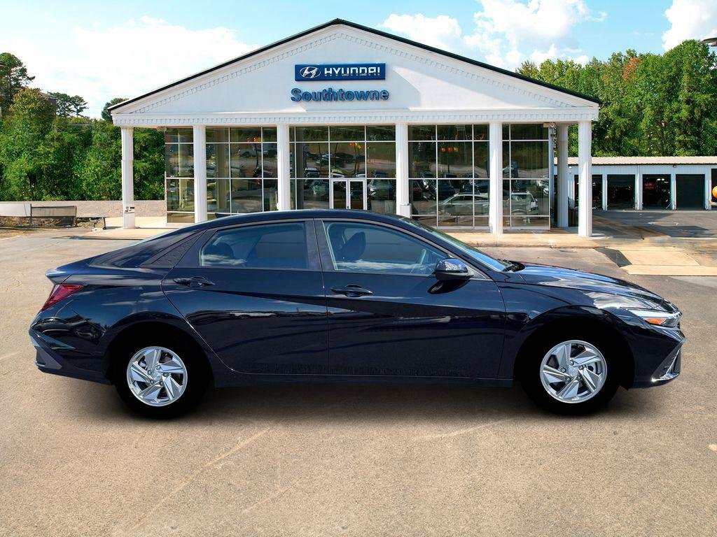 New 2026 Black Hyundai SE image 9