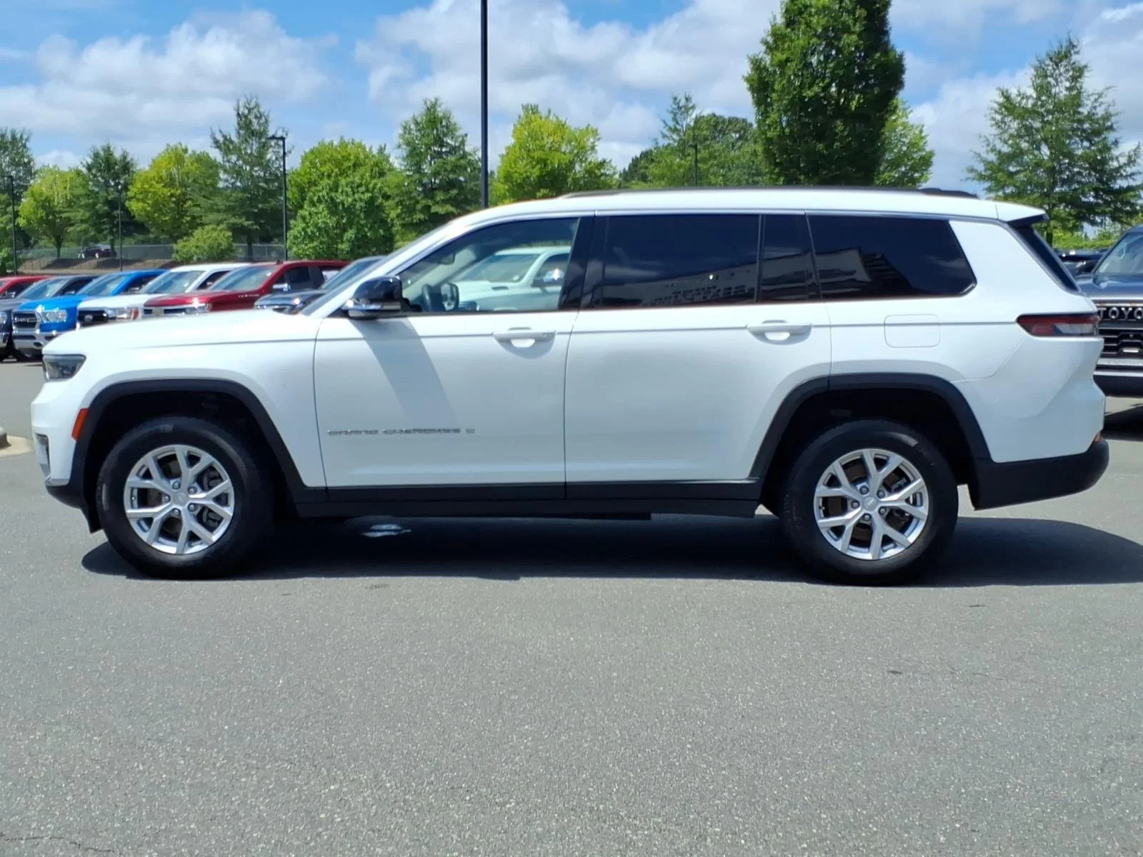 Used 2023 Bright White Clearcoat Jeep Limited image 3