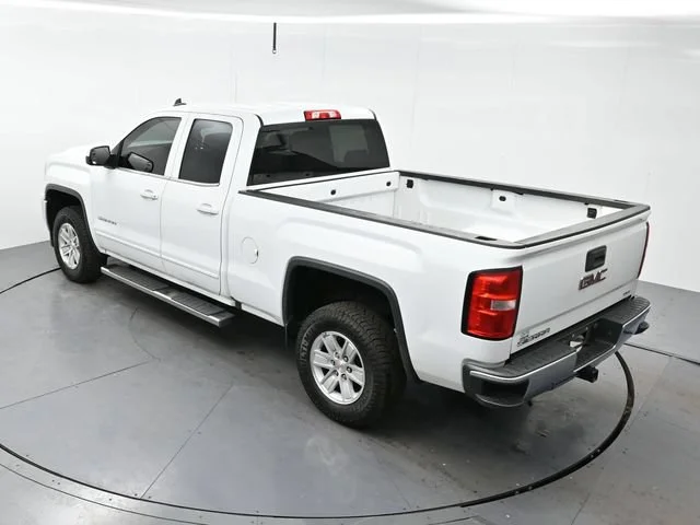 Used 2017 SUMMIT WHITE GMC SLE image 21