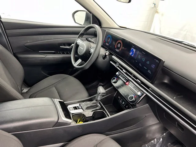 Used 2025 White Hyundai SEL image 21