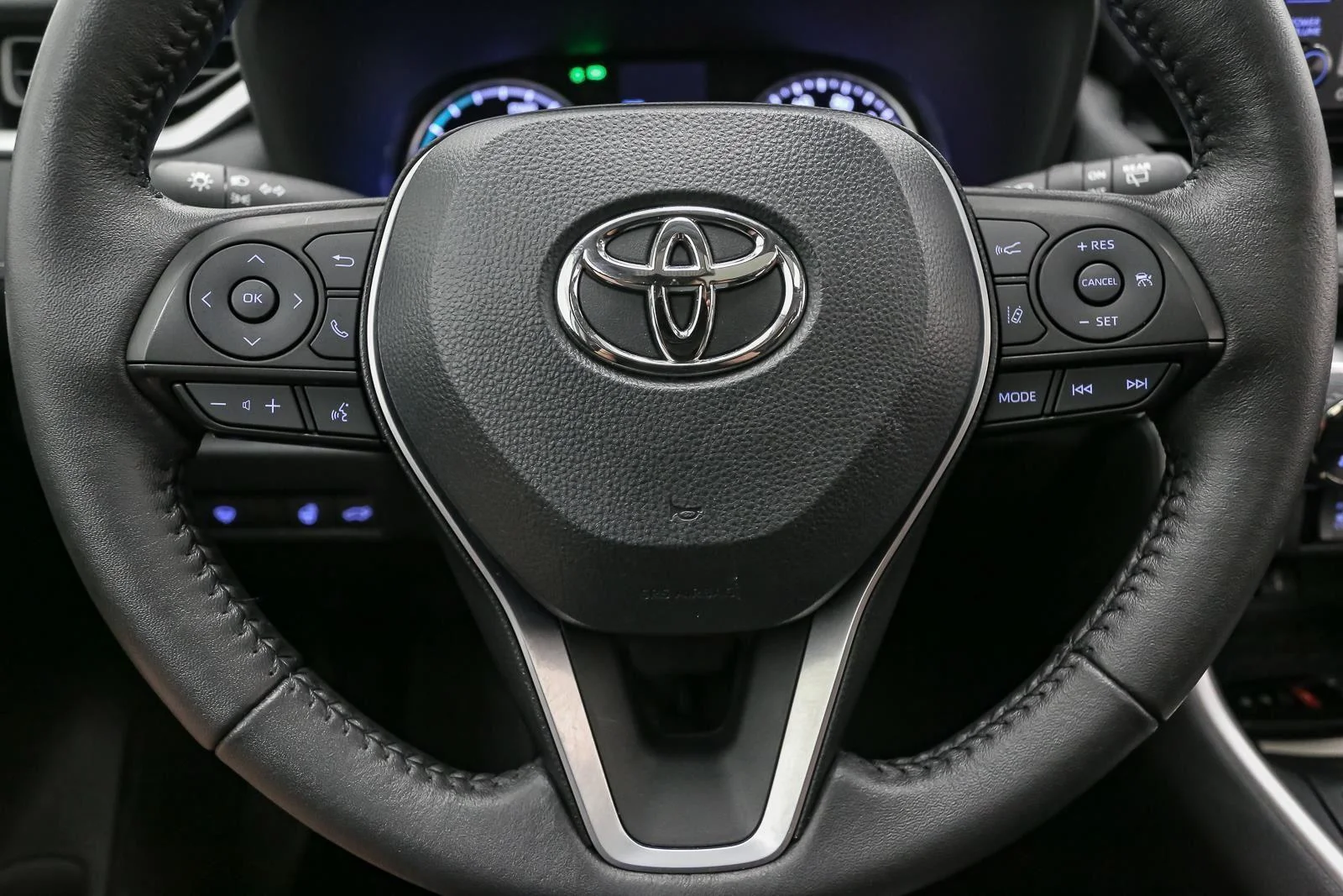 Certified Used 2022 White Toyota XLE image 34