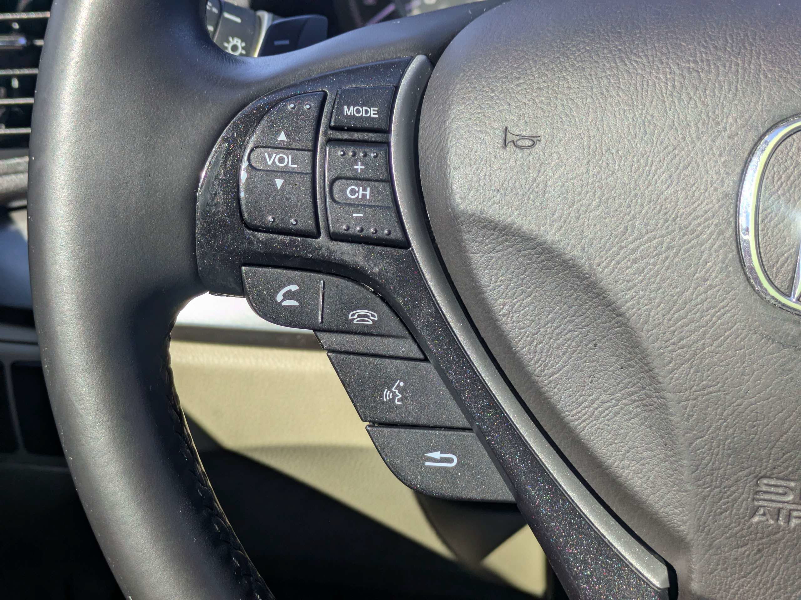 Used 2018 White Diamond Pearl Acura RDX image 60