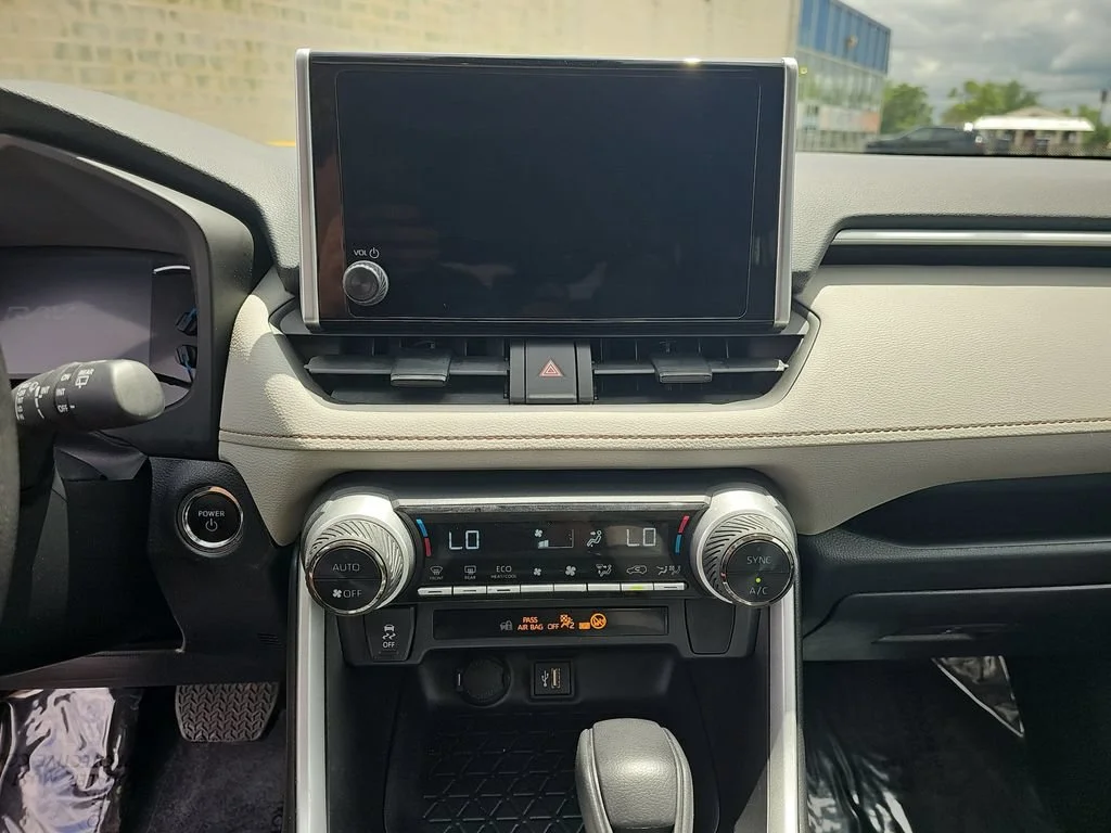 Used 2024 Silver Toyota Hybrid XLE image 25