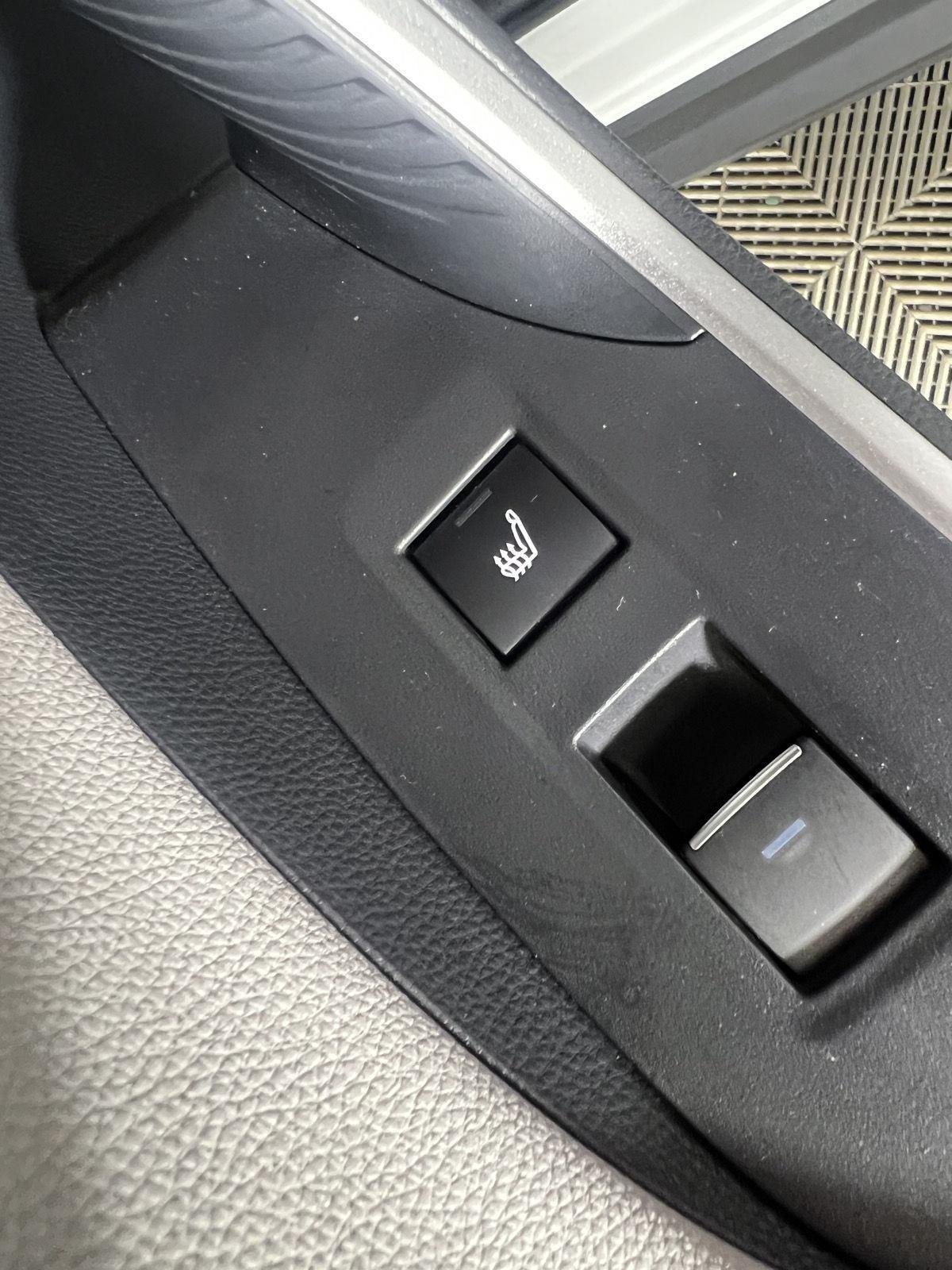 Used 2024 Wind Chill Pearl Toyota Limited image 26