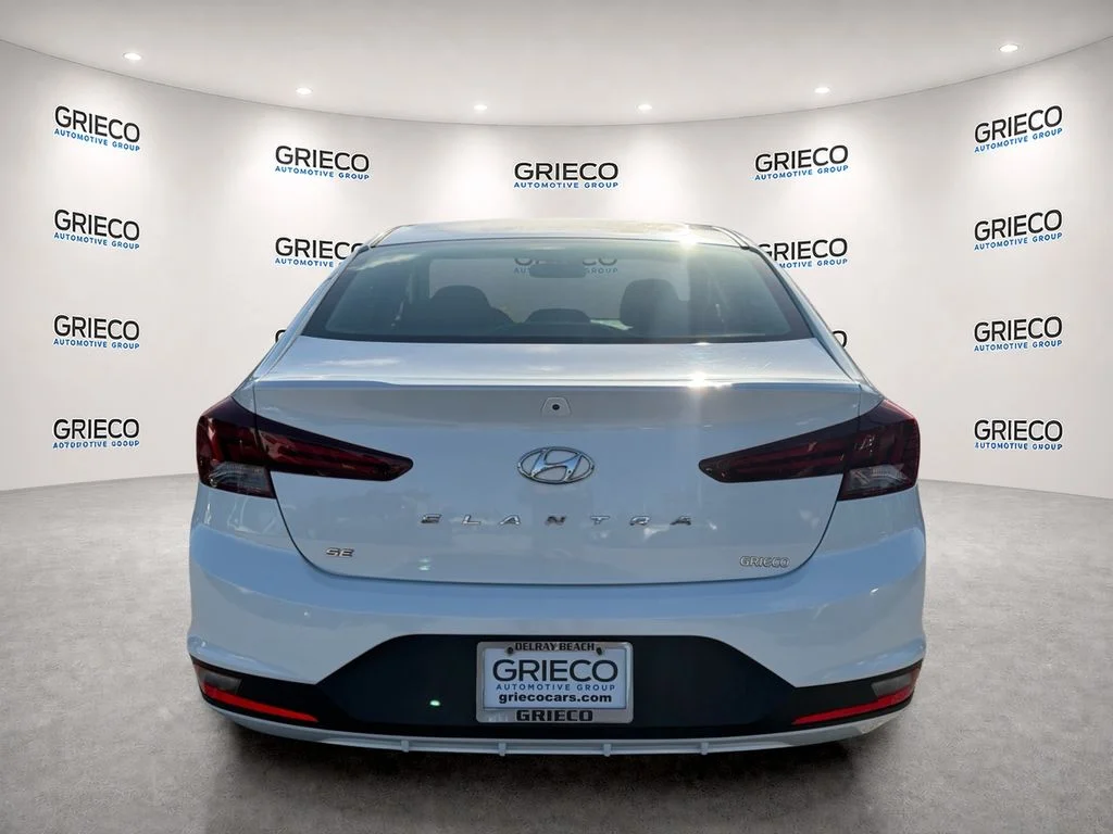 Used 2020 White Hyundai SE image 6