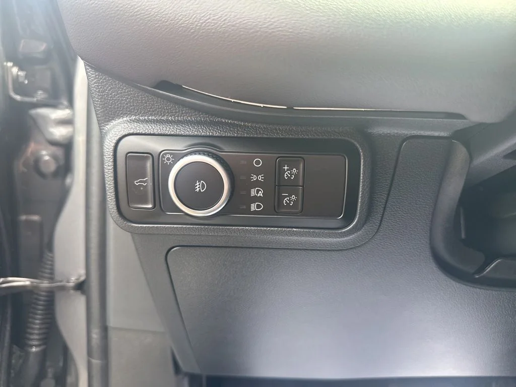 Used 2025 Gray Ford Platinum image 35
