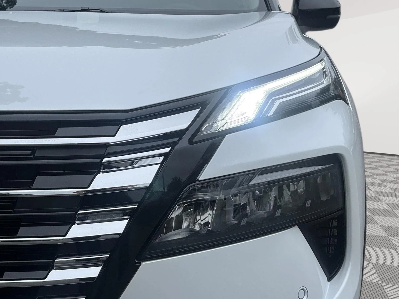 New 2026 Everest White Pearl TriCoat / Super Black Two-tone Nissan Platinum image 12