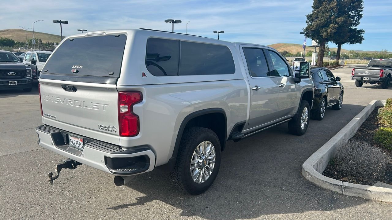 2022 Chevrolet Silverado 2500HD High Country photo 2