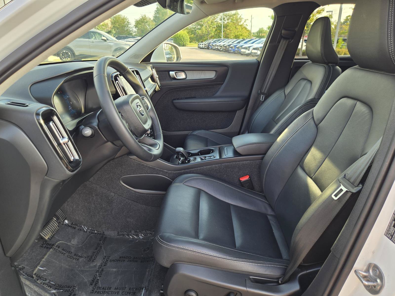 2025 Volvo XC40 Core - Photo 23