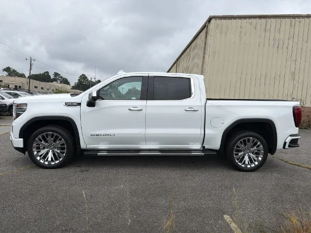Used 2023  GMC Denali image 10