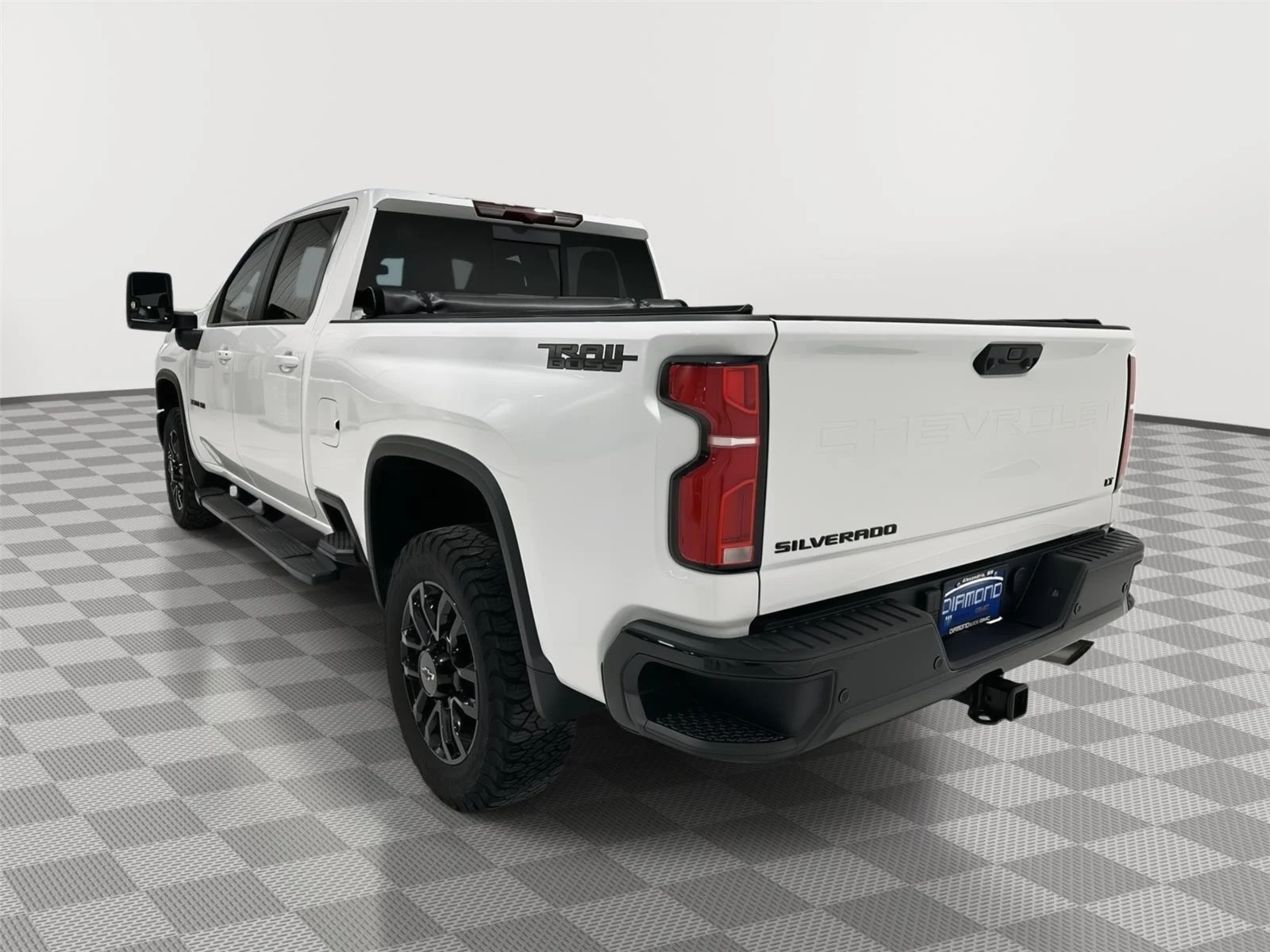 Used 2025 Summit White Chevrolet LT image 3