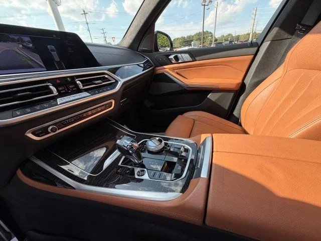 Used 2021 White BMW xDrive40i image 21