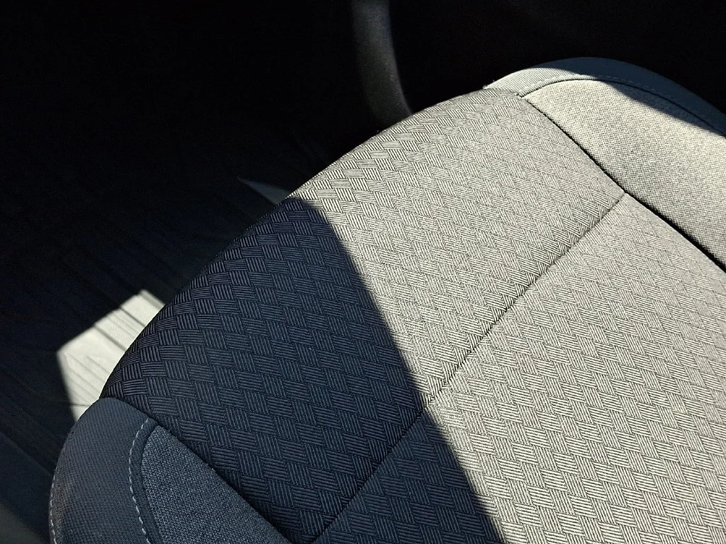 Used 2021 SUMMIT WHITE GMC Elevation image 27