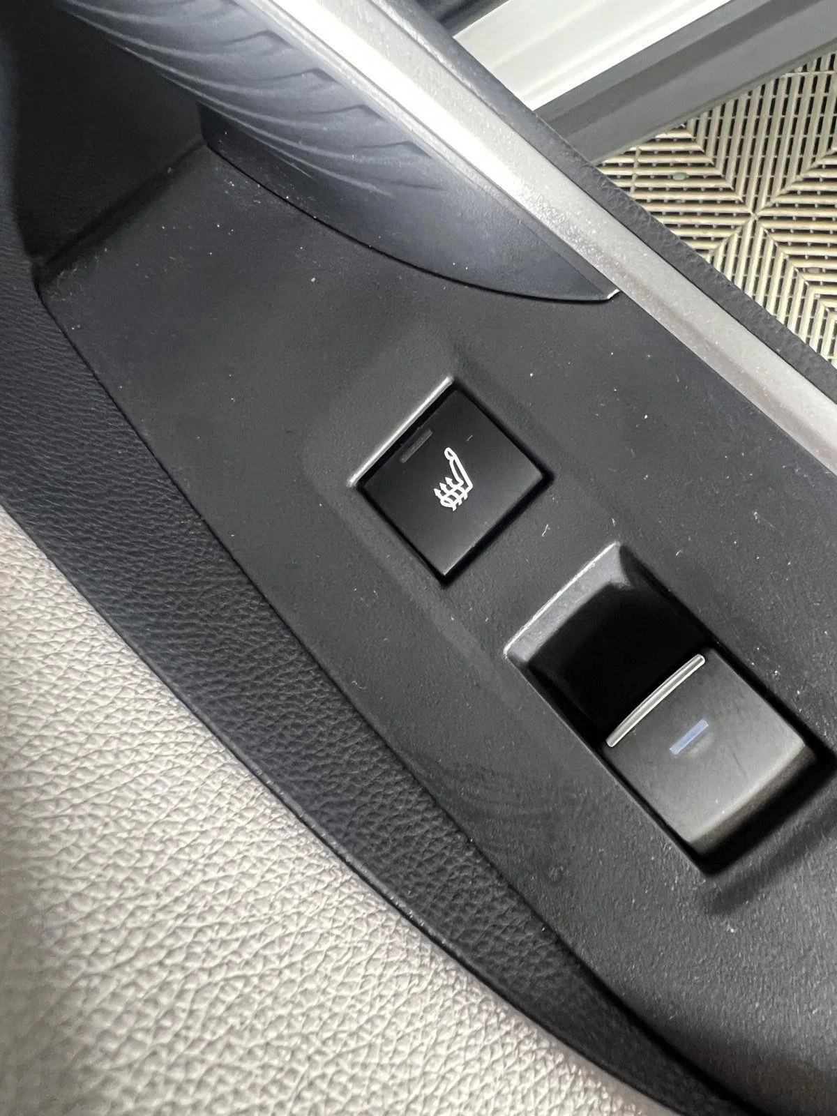 Used 2024 Wind Chill Pearl Toyota Limited image 26