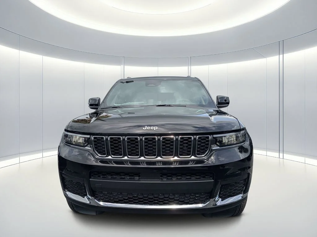 New 2026 Diamond Black Crystal Pearlcoat Jeep Laredo image 9