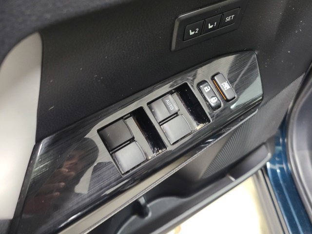 Certified Used 2018 Aqua Toyota Hybrid Limited image 21