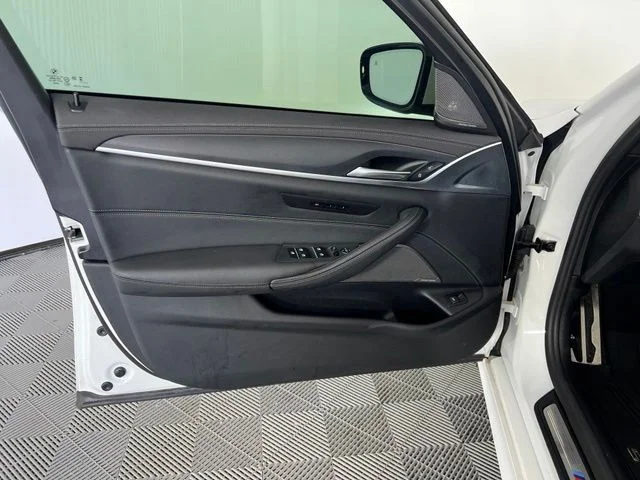 Used 2023 Alpine White BMW 540i image 15