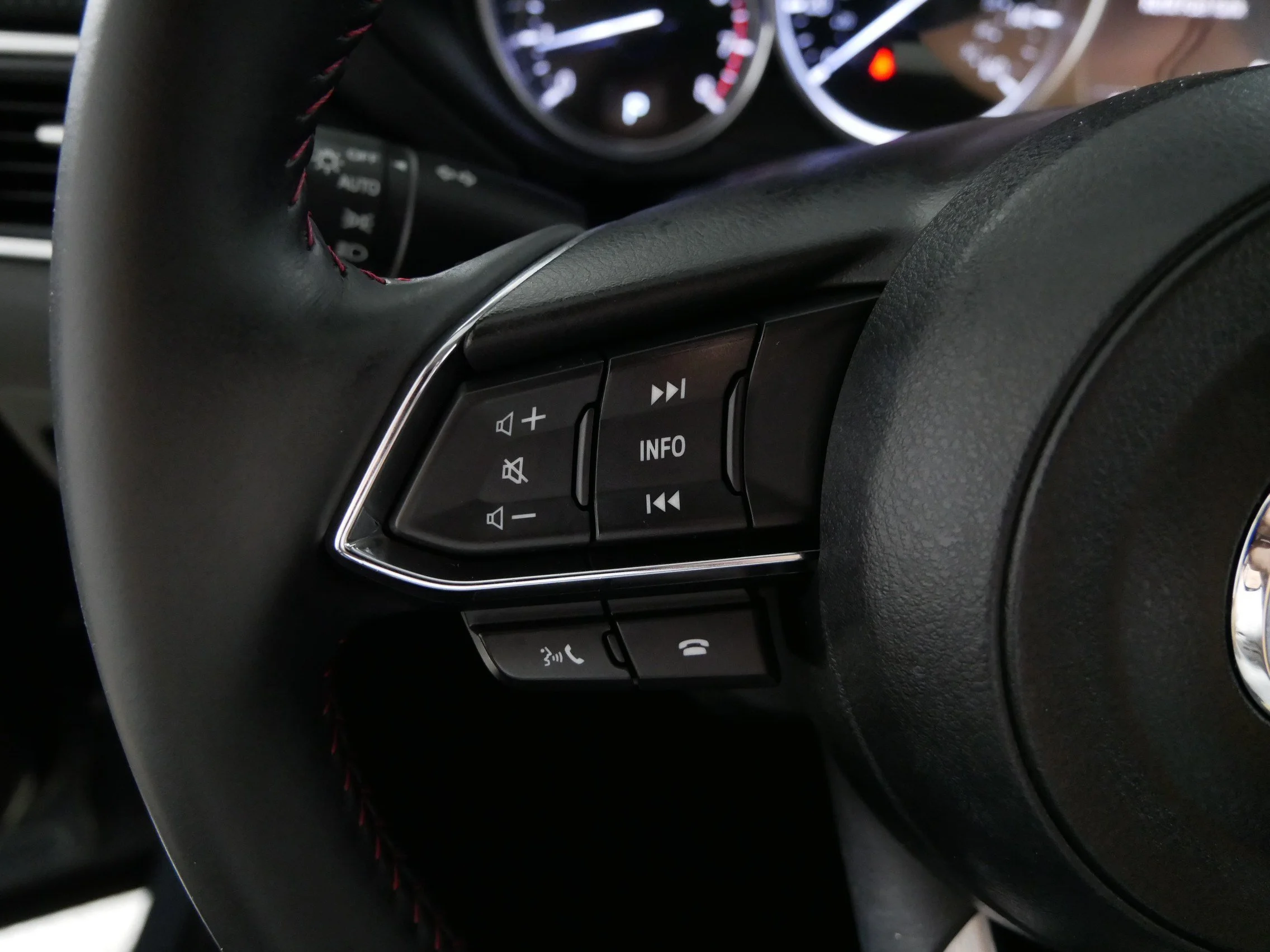 Used 2024 Polymetal Gray Metallic Mazda 2.5 S Carbon Edition image 28