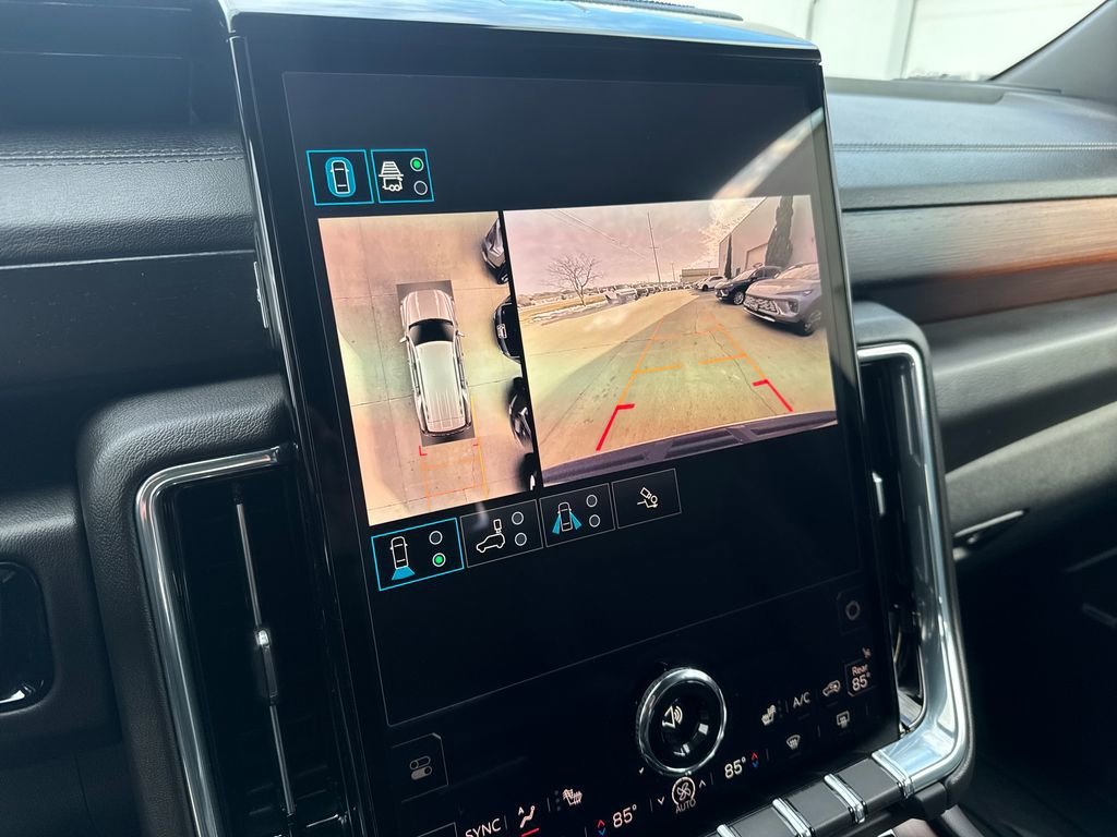 2025 GMC Yukon Denali - Photo 31