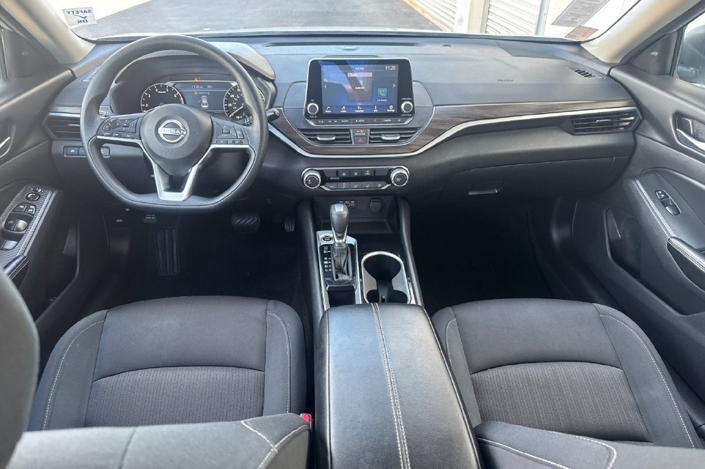 Used 2024 Silver Nissan 2.5 SV image 17