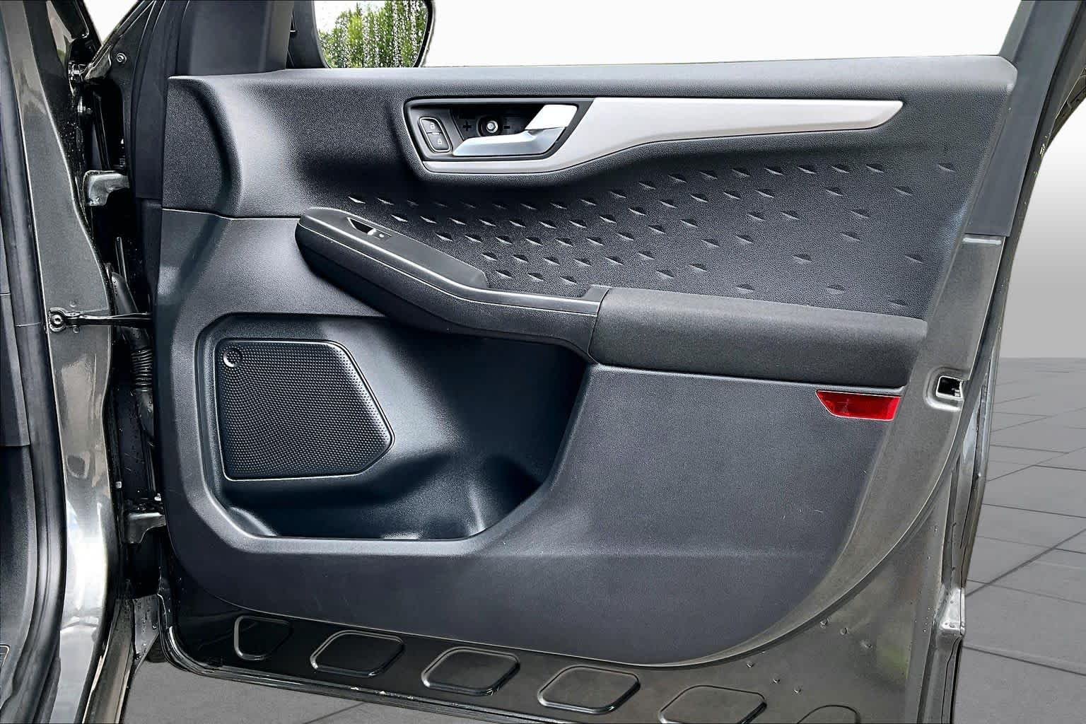 Used 2020 Magnetic Ford SE image 23