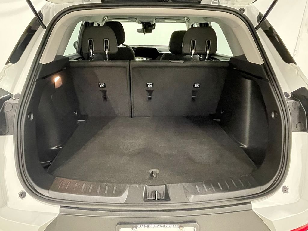 Used 2025 White Chevrolet LS image 5
