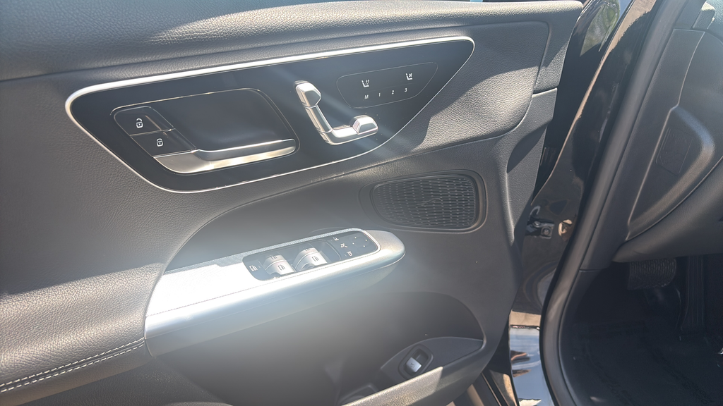 Used 2026 Black Mercedes-Benz GLC 300 image 10