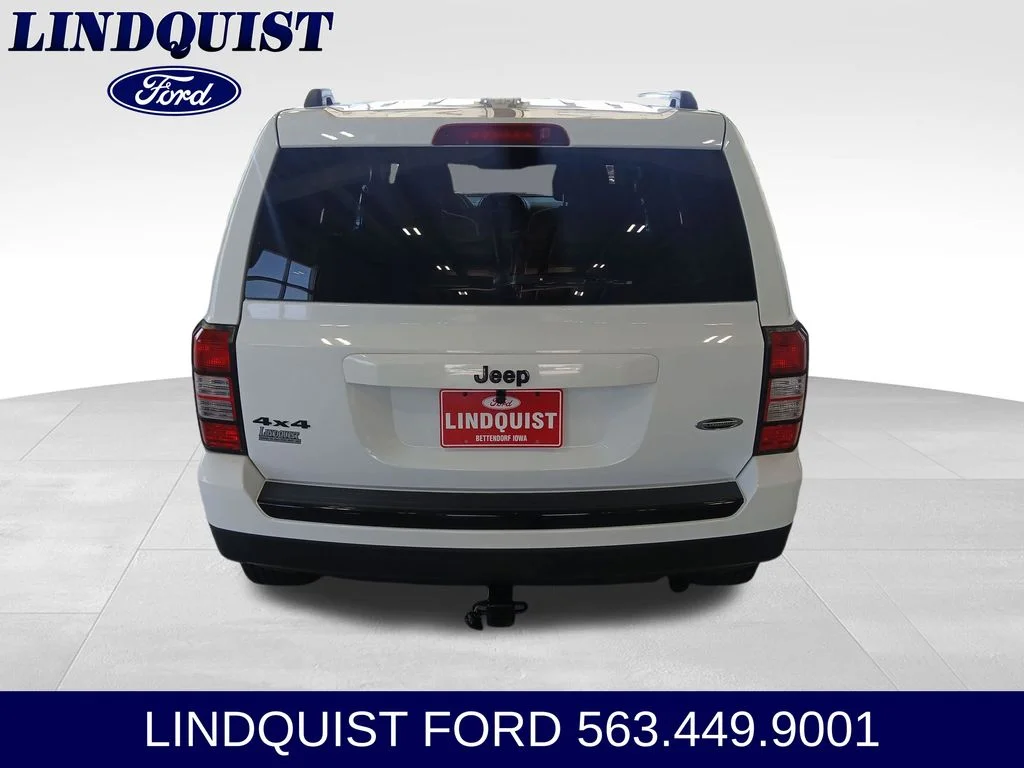 Used 2015 Bright White Clearcoat Jeep Sport image 4