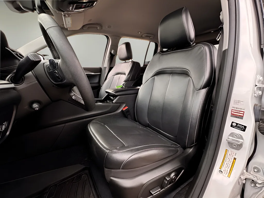 Used 2023 White Jeep Limited image 6