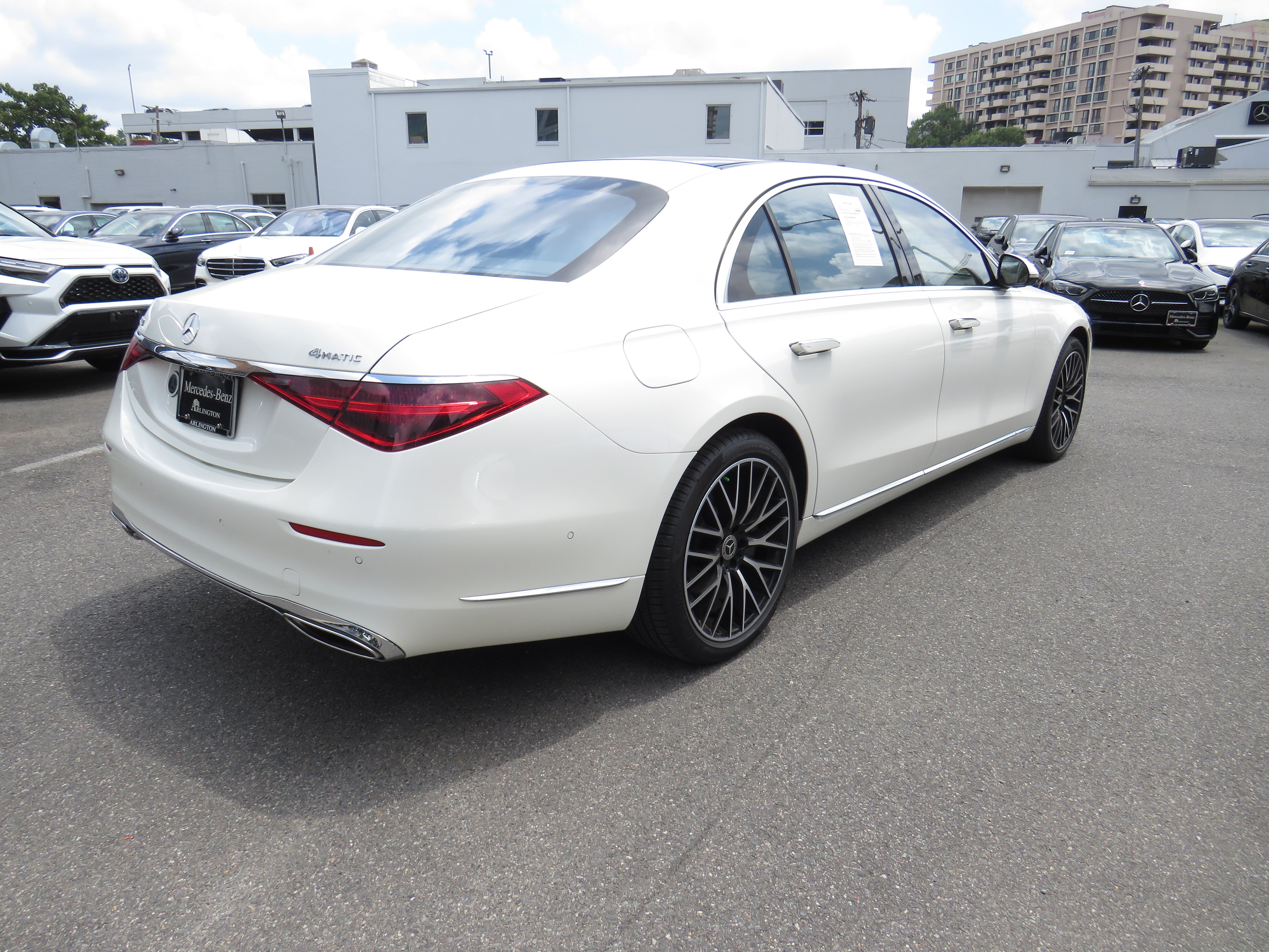 Certified Used 2023 MANUFAKTUR Diamond White Metallic Mercedes-Benz S 500 4MATIC® image 4