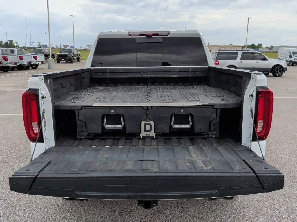 Used 2024 White GMC AT4 image 43