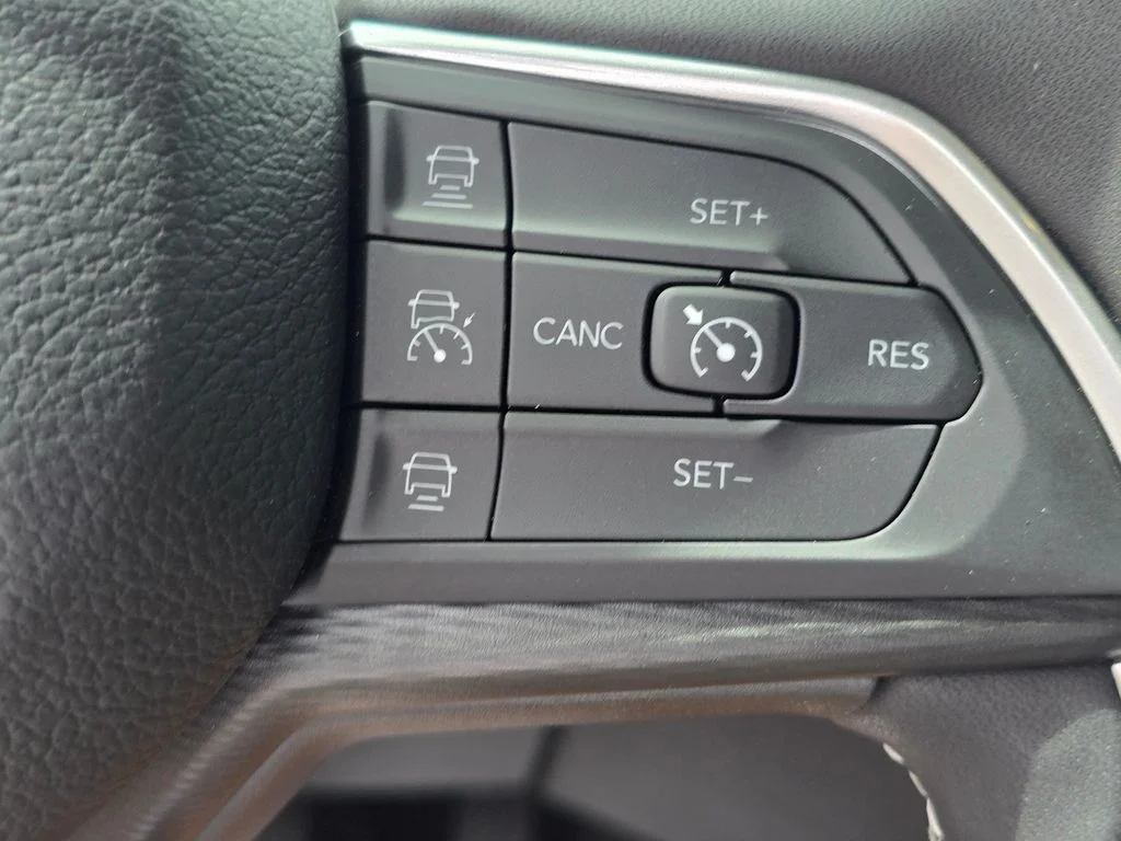 Used 2025 Silver Jeep Laredo image 26