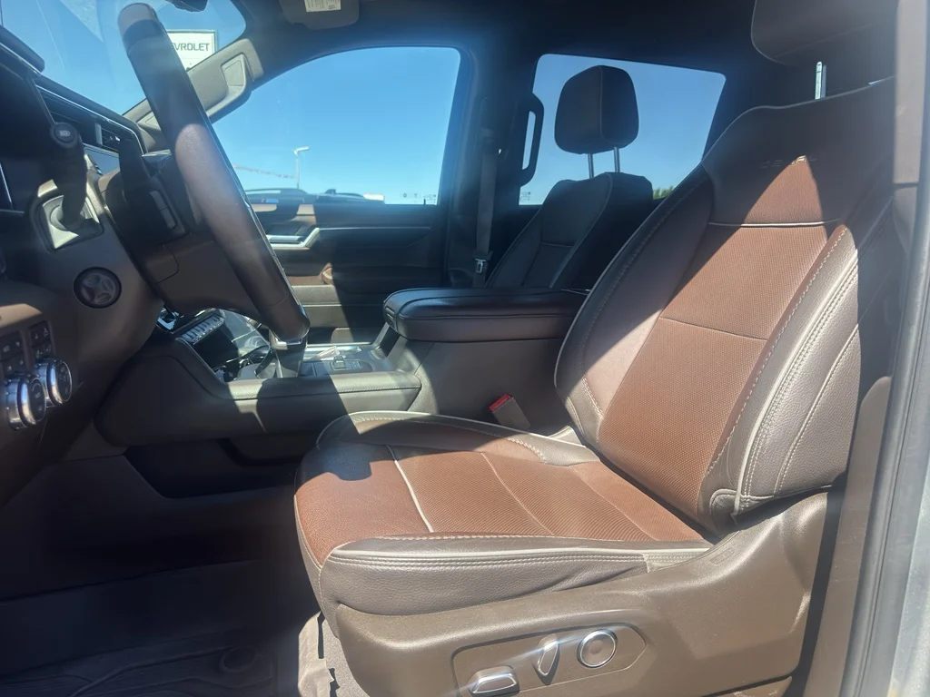 Used 2025 Sterling Metallic GMC Denali image 12