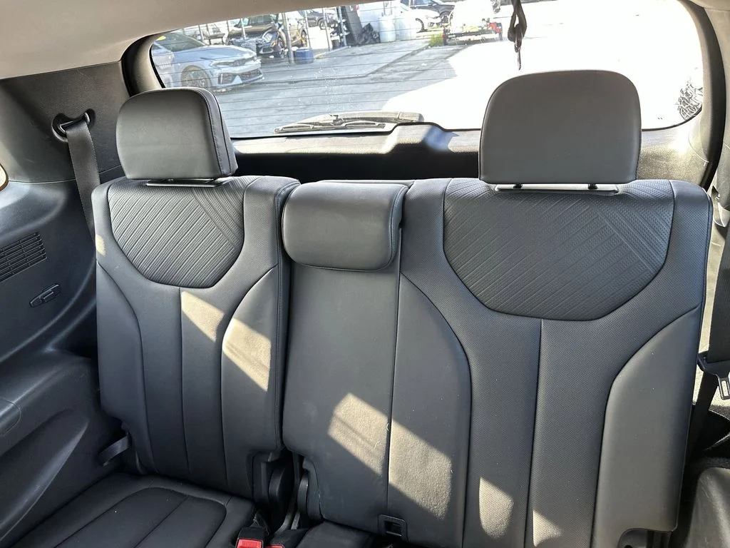 Used 2025 White Hyundai SEL Premium image 24