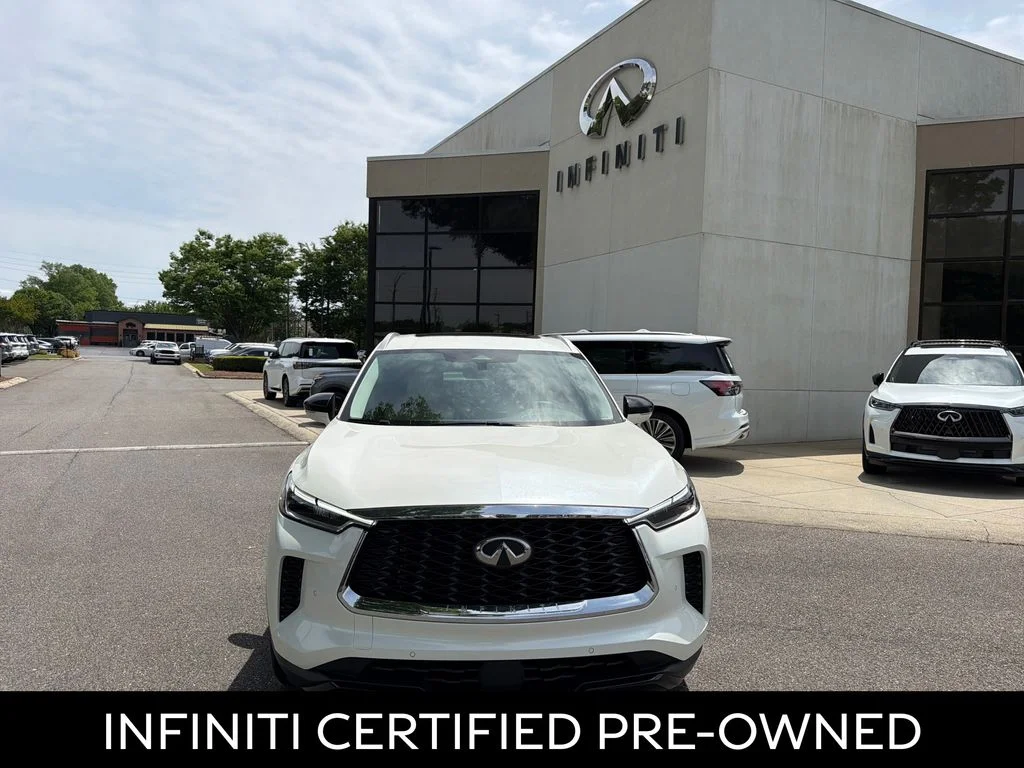 Certified Used 2023 Majestic White INFINITI LUXE image 3