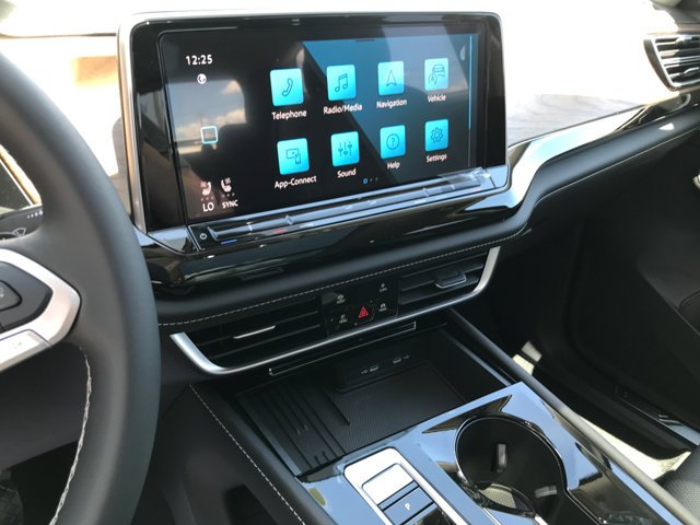 New 2026 Deep Black Pearl Volkswagen 2.0T SE w/Technology image 17