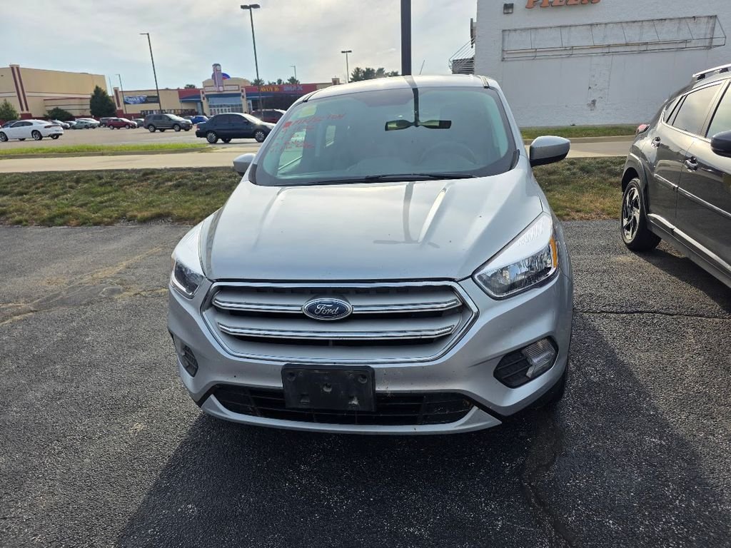 Used 2019 Ingot Silver Ford SE image 1