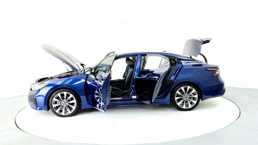 Used 2023 Blue Nissan Platinum image 10