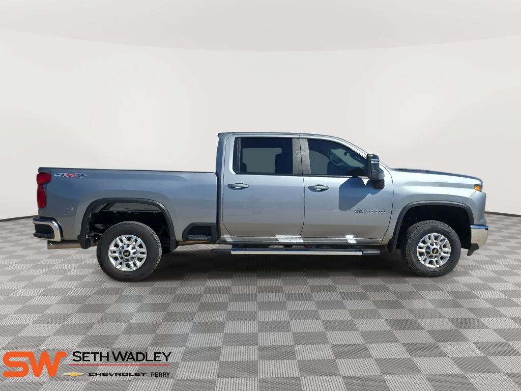 Used 2025 Sterling Gray Metallic Chevrolet LT image 8
