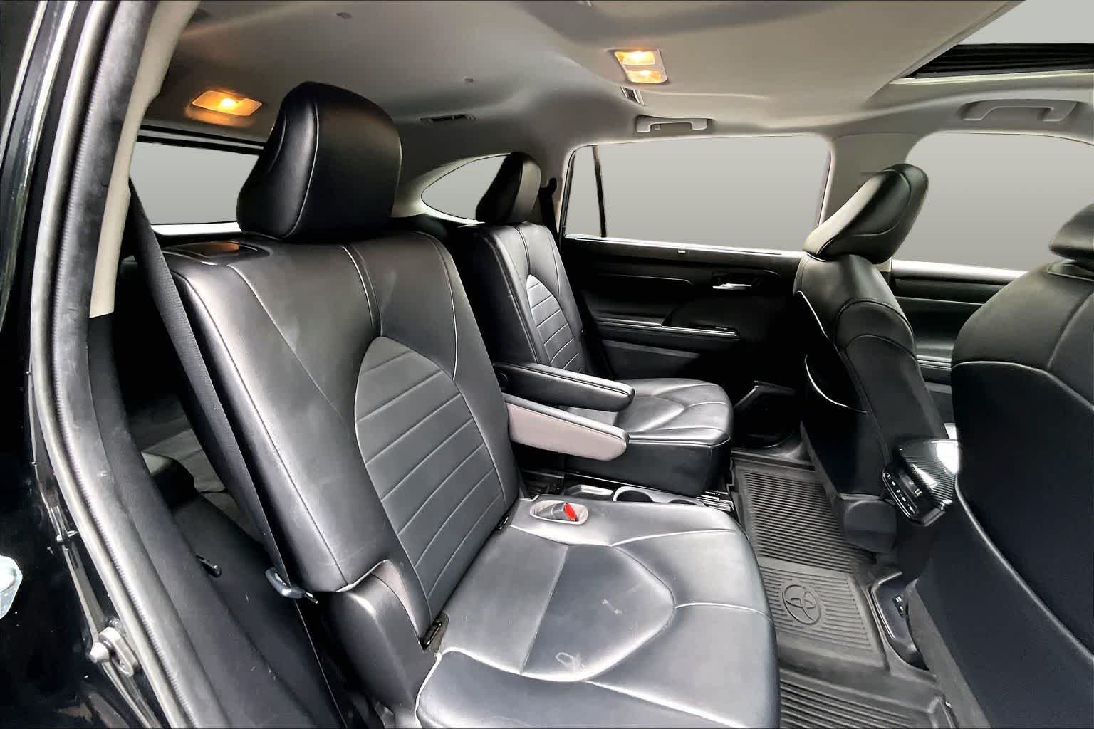 Used 2021 Midnight Black Metallic Toyota XLE image 21