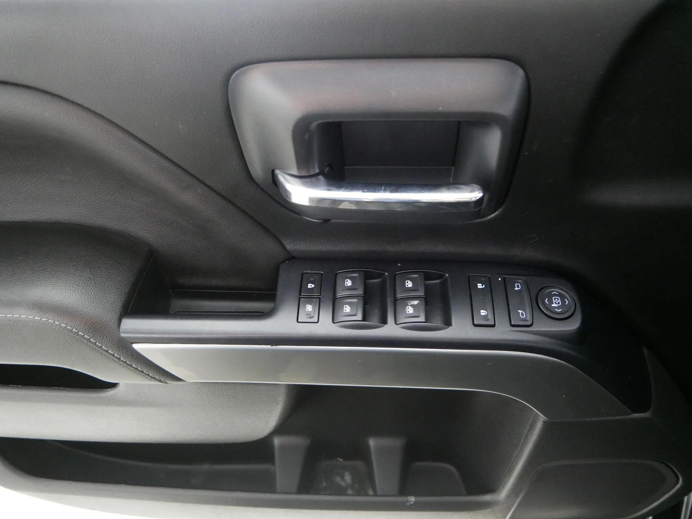 Used 2018 Blue Chevrolet LT image 19