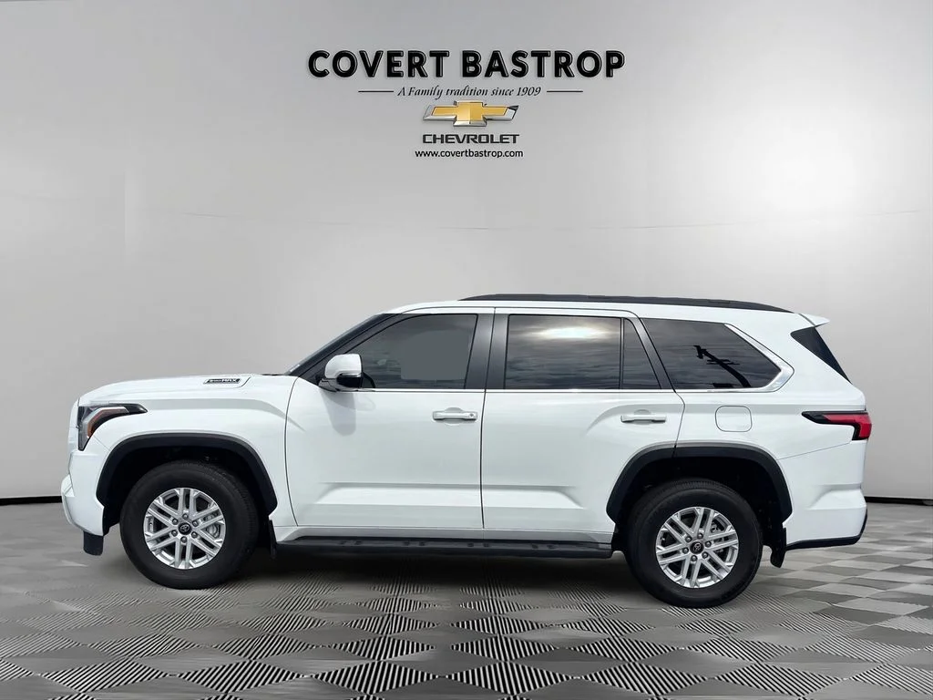 Used 2025 White Toyota SR5 image 4
