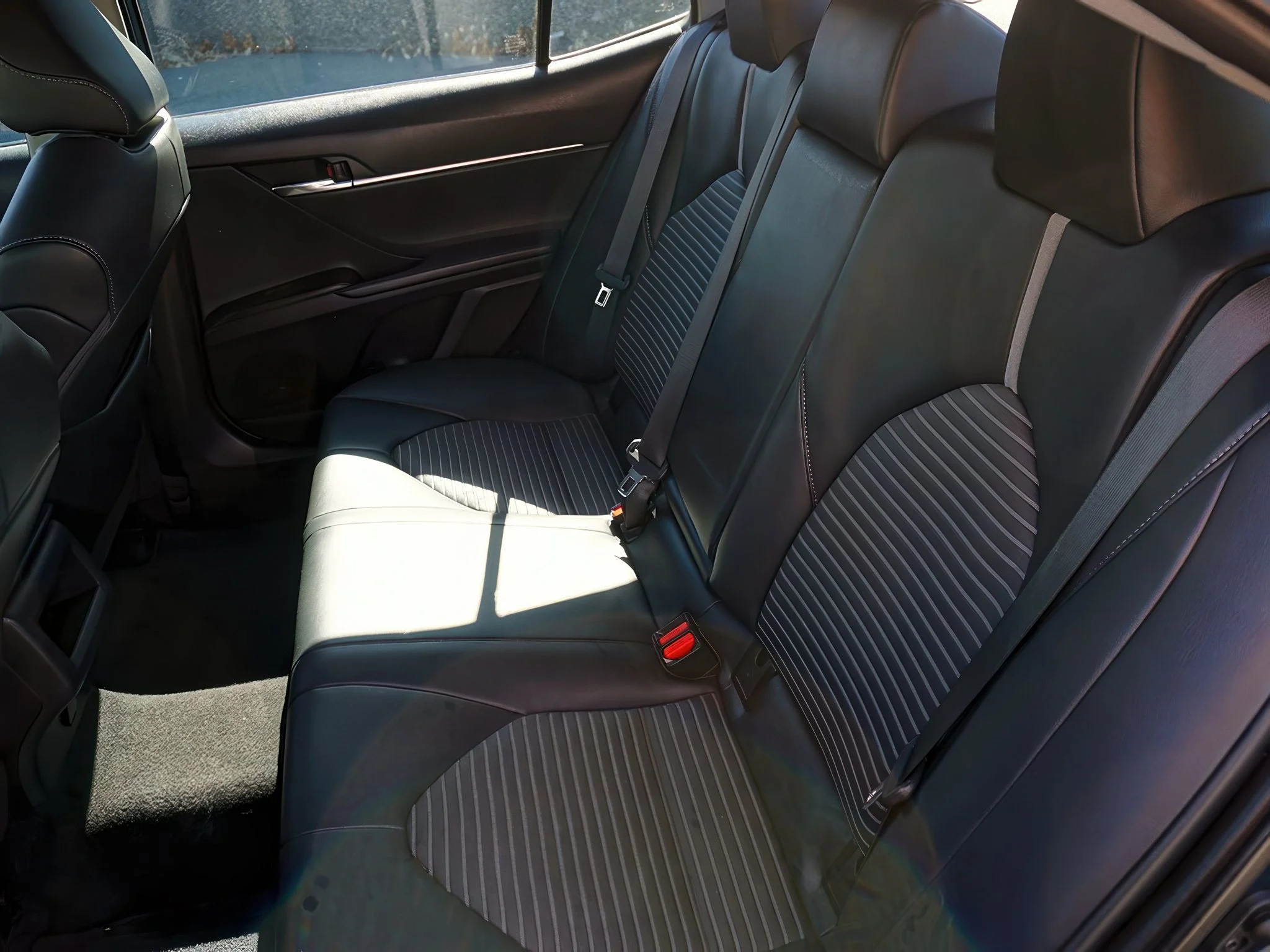 2021 Toyota Camry SE - Photo 32